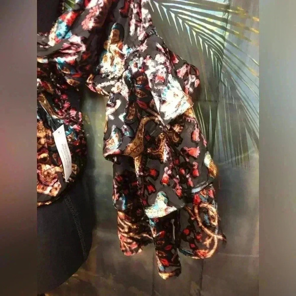 Venus Burnout cold shoulder Velvet Top size 2 - Picture 5 of 15